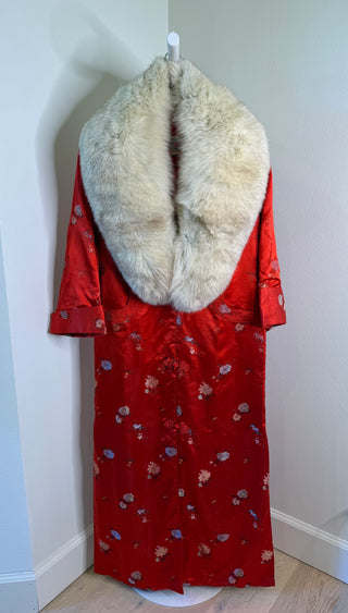 1960s Red Floral Jacquard Coat with Detachable Ivory Fox Fur Collar - Fits US S/M