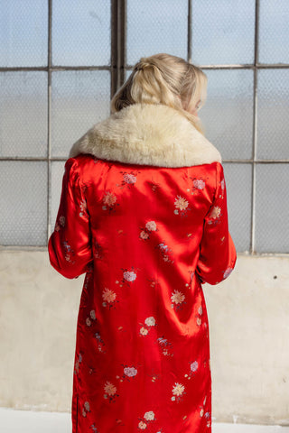 1960s Red Floral Jacquard Coat with Detachable Ivory Fox Fur Collar - Fits US S/M