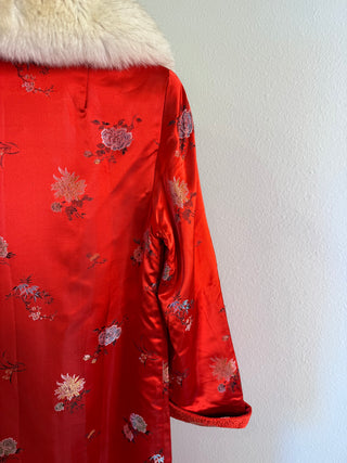 1960s Red Floral Jacquard Coat with Detachable Ivory Fox Fur Collar - Fits US S/M