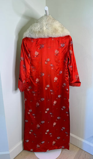 1960s Red Floral Jacquard Coat with Detachable Ivory Fox Fur Collar - Fits US S/M