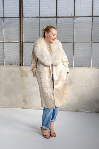 1960s Gold & Ivory Floral Brocade Coat with Detachable Ivory Fox Fur Collar - Fits US S/M